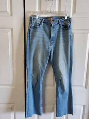 MOTHER HUSTLER ANKLE FRAY LIGHT WASH SZ 31. STRETCH High Rise